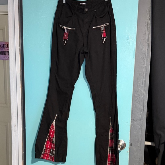 Hot Topic Black & Red Plaid Razor Zipper Flare Jeans - Picture 2 of 6